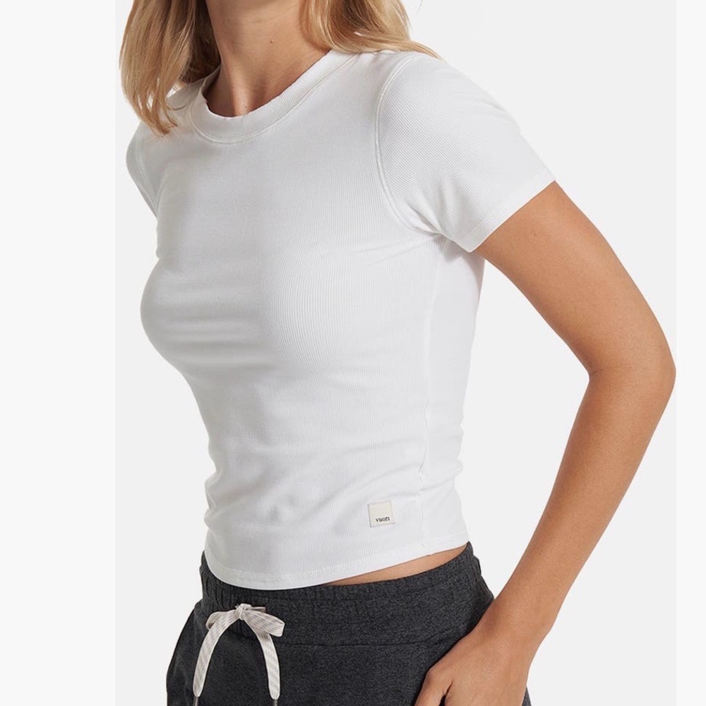 VUORI NEW Pise Fitted T Size Med White🔥 no offer item🔥🔥🔥🔥🔥